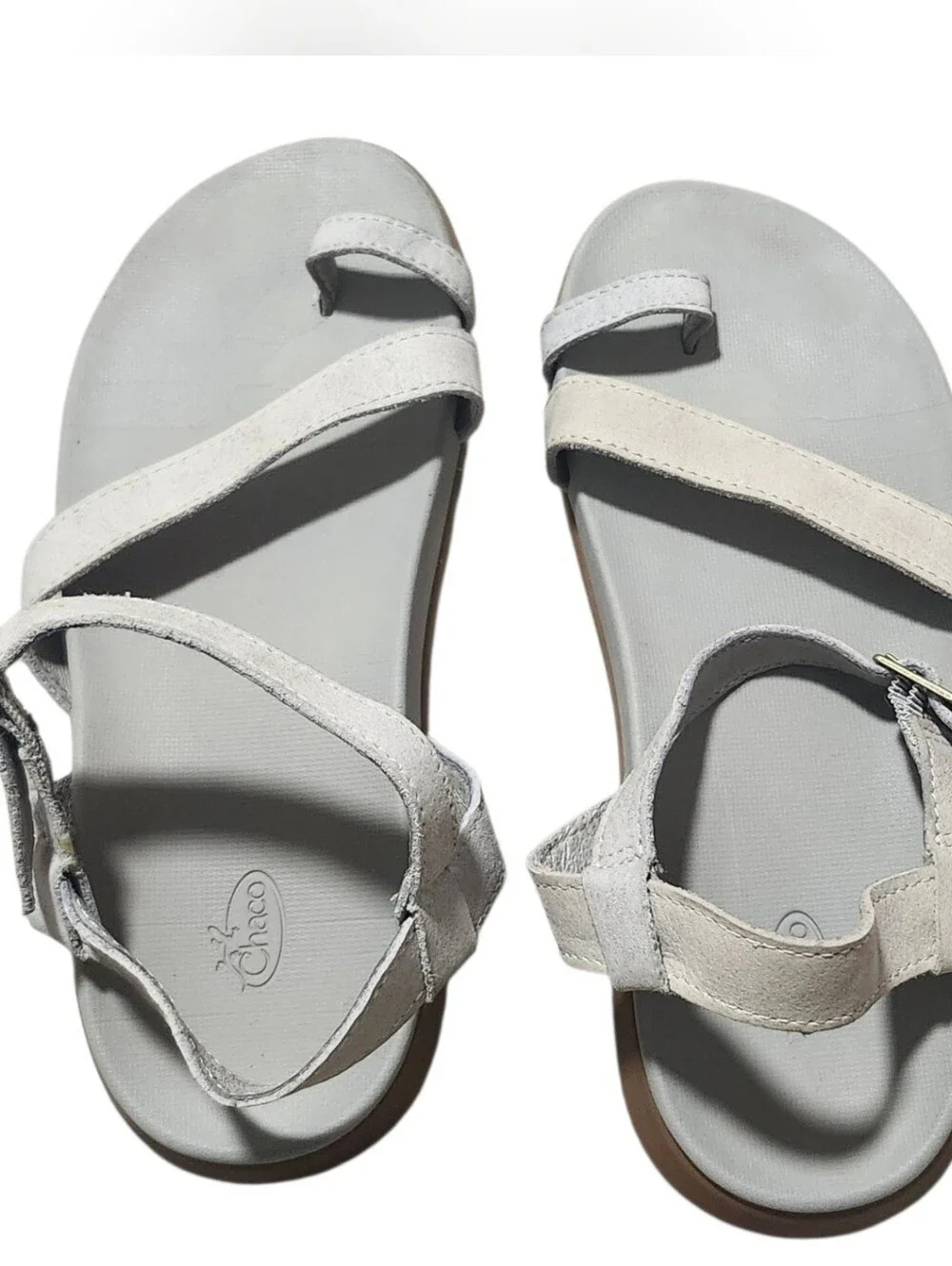 EUC Chaco Tulip Light Grey Leather Strappy Toe Loop Sandal Size US 7